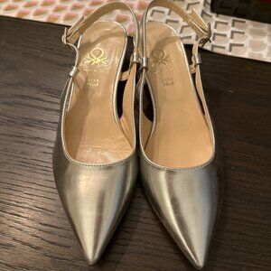 Benetton Vera Pelle Silver Patent Leather Kitten Heel Slingback Pumps